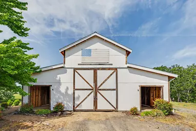 983 Old Stage, Medford, OR 97502 - Photo 47
