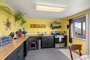2140 N Valley View Rd, Ashland, OR 97520 - Photo 47