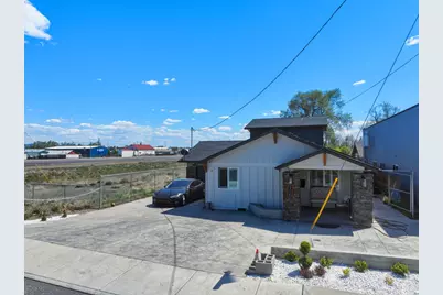 124 W Antler Avenue, Redmond, OR 97756 - Photo 3