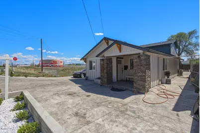 124 W Antler Avenue, Redmond, OR 97756 - Photo 5