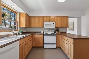 714 NE 10th St, Bend, OR 97701 - Photo 11