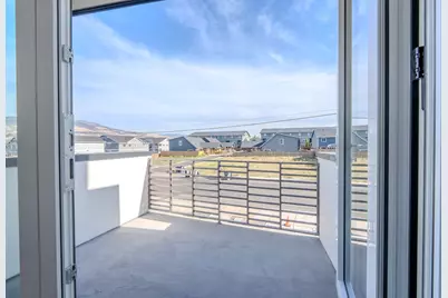 312 E Rapp Road, Talent, OR 97540 - Photo 5