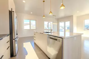 312 E Rapp Rd, Talent, OR 97540 - Photo 3