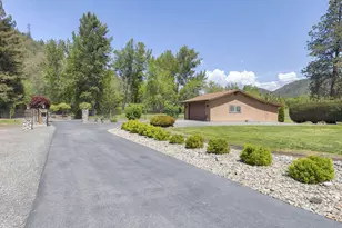 8110 New Hope Rd, Grants Pass, OR 97527 - Photo 35