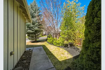 19827 Powers Road, Bend, OR 97702 - Photo 35