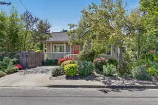 746 C St, Ashland, OR 97520 - Photo 3
