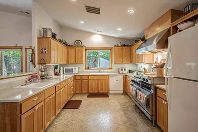 35 Logan Way, Talent, OR 97540 - Photo 7