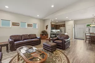 2933 NW Hemlock Ln, Redmond, OR 97756 - Photo 5