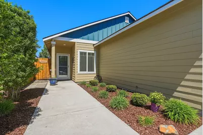 2933 NW Hemlock Lane, Redmond, OR 97756 - Photo 3