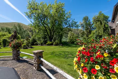 6100 Eightmile Road, The Dalles, OR 97058 - Photo 11