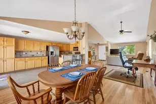 2144 SW 37th St, Redmond, OR 97756 - Photo 7