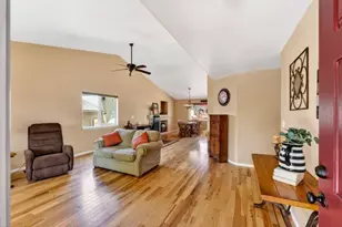 2144 SW 37th St, Redmond, OR 97756 - Photo 3