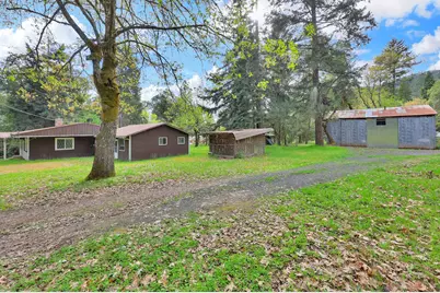 544 Lou Gray Drive, Myrtle Creek, OR 97457 - Photo 3