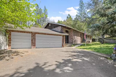301 Red Spur Drive, Grants Pass, OR 97527 - Photo 1