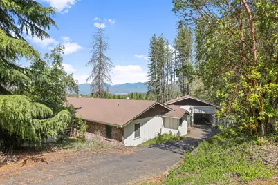 301 Red Spur Drive, Grants Pass, OR 97527 - Photo 3