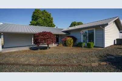 604 Hemlock Avenue, Central Point, OR 97502 - Photo 1