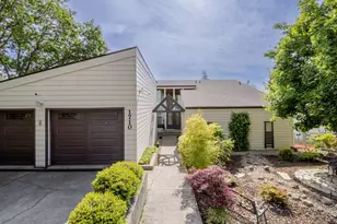 1710 NE Hillcrest Ln, Grants Pass, OR 97526 - Photo 11