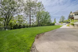 1710 NE Hillcrest Ln, Grants Pass, OR 97526 - Photo 61