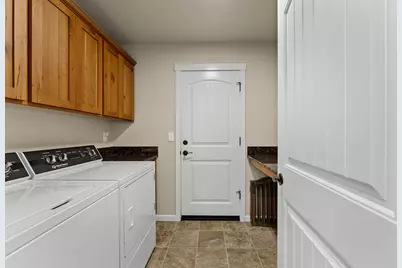 183 Lincoln Road, Grants Pass, OR 97526 - Photo 17