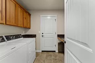 183 Lincoln Rd, Grants Pass, OR 97526 - Photo 17