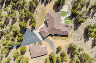 17045 Shawnee Cir, Bend, OR 97707 - Photo 5
