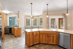 17045 Shawnee Cir, Bend, OR 97707 - Photo 13