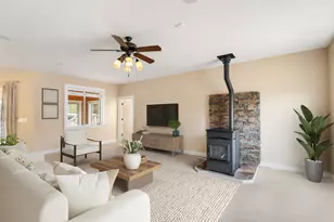 17045 Shawnee Cir, Bend, OR 97707 - Photo 23