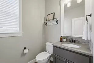 748 NW 27th St, Redmond, OR 97756 - Photo 7
