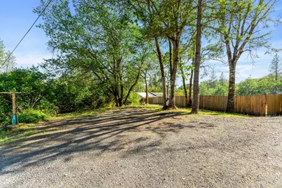 221 Hansen Drive, Grants Pass, OR 97526 - Photo 29
