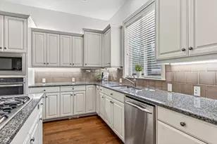 61102 Aspen Rim Ln, Bend, OR 97702 - Photo 11