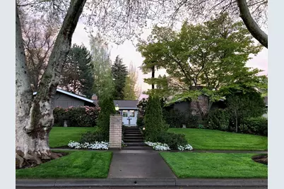 124 Kensington, Medford, OR 97504 - Photo 3