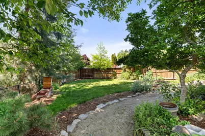 2738 Kerrisdale Ridge Drive, Medford, OR 97504 - Photo 37