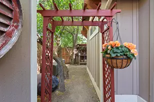 61538 S E Chief Joseph Ln, Bend, OR 97702 - Photo 33
