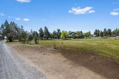 63639 Gentry Loop, Bend, OR 97701 - Photo 9