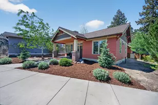 1517 Northwest Mount Washington Drive, Bend, OR 97703 - Photo 3