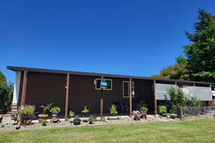 327 Sandlewood Dr, Grants Pass, OR 97526 - Photo 3