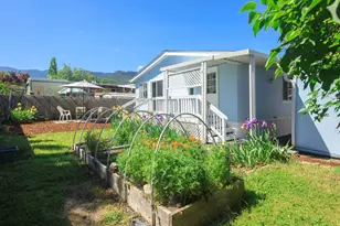 321 Clay St, Ashland, OR 97520 - Photo 25