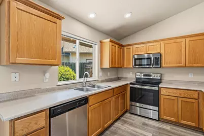 1439 Andy Griffith, Grants Pass, OR 97527 - Photo 11