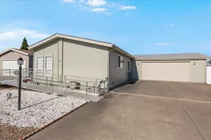 555 Freeman Rd, Central Point, OR 97502 - Photo 3
