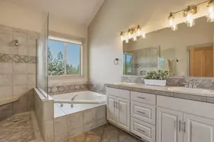 26 NW Skyliner Summit Loop, Bend, OR 97703 - Photo 31