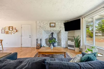 63609 Hunters Circle, Bend, OR 97701 - Photo 5