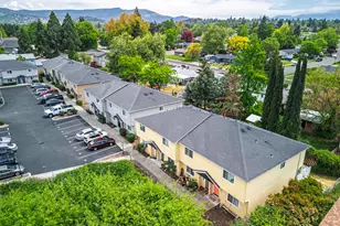2030 Brookhurst St, Medford, OR 97504 - Photo 31