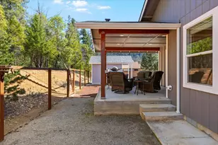 353 Cedar Dr, Cave Junction, OR 97523 - Photo 29