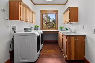 64155 Hunnell Road, Bend, OR 97703 - Photo 31