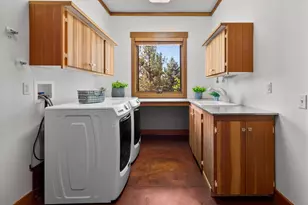 64155 Hunnell Rd, Bend, OR 97703 - Photo 31