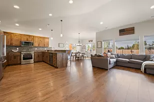 4951 SW Yew Pl, Redmond, OR 97756 - Photo 27