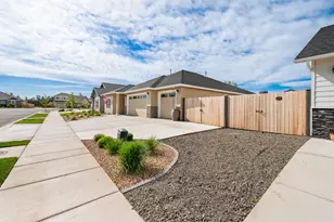 4951 SW Yew Pl, Redmond, OR 97756 - Photo 5