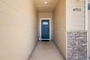 4951 SW Yew Pl, Redmond, OR 97756 - Photo 9