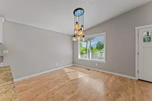 2094 Montgomery Ln, Grants Pass, OR 97527 - Photo 5