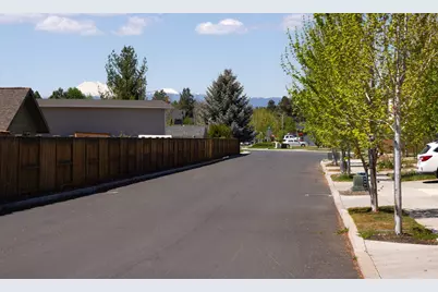 21190 Darnel Avenue, Bend, OR 97702 - Photo 3